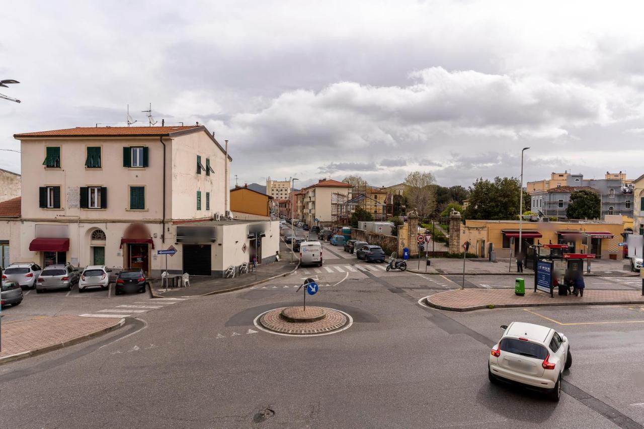 Piazza Sforzini Cozy Apartment Near The Sea! Ливорно Экстерьер фото